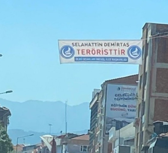 Bursa’da Demirtaş’ı hedef gösteren bir pankart asıldı