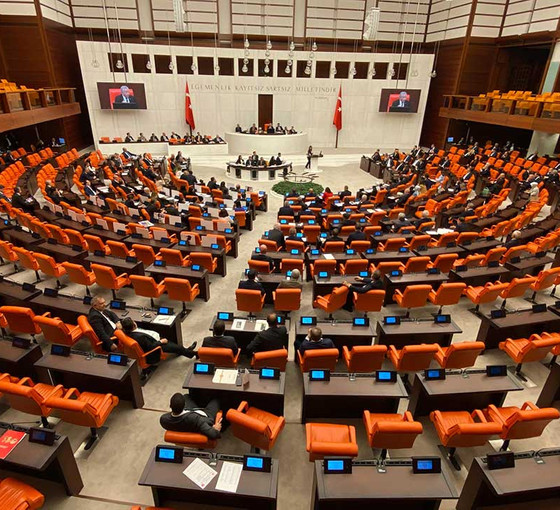 Kayyım eylemlerindeki polis şiddeti Meclis gündeminde: Gri ve turuncu şapkalı şahısları bakanlık mı görevlendirdi?
