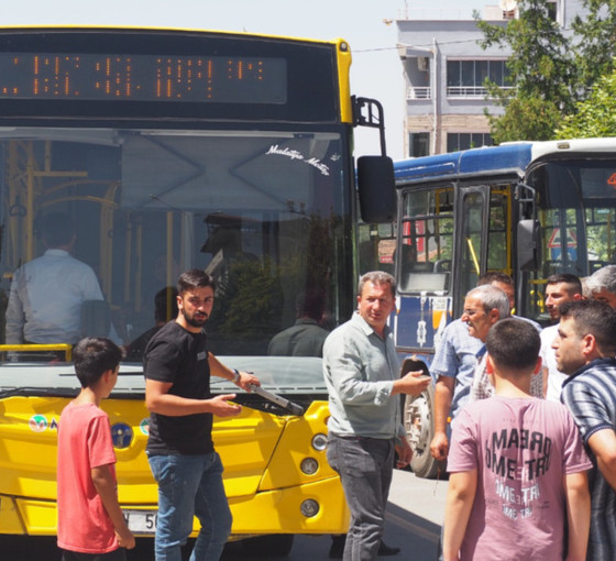 Depremin vurduğu Malatya'ya ulaşım sıkıntısı isyan ettirdi: Orduzu Mahallesi sakinleri yol kapatıp eylem yaptı