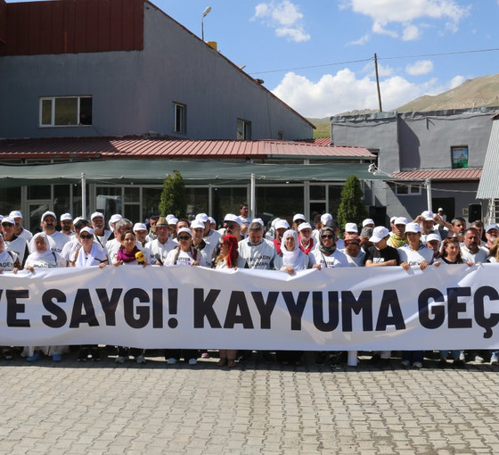 'İradeye saygı yürüyüşü' devam ediyor: 'Milyonlar arkamızda'