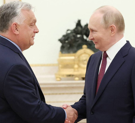 AB, Zelenskiy'in ardından Putin'i ziyaret eden Dönem Başkanı Macaristan liderini yaylım ateşine tuttu