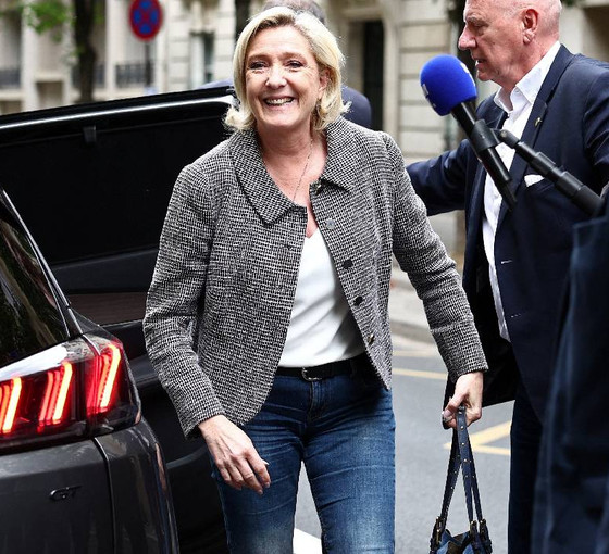 Fransa'da Le Pen hakkında seçim kampanyasını yasadışı finanse etme şüphesiyle önsoruşturma