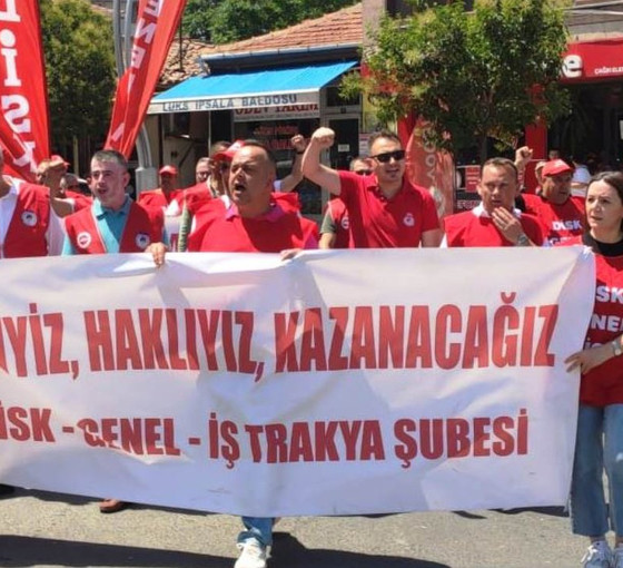 İpsala'da AKP'li başkan 119 işçiyi işten çıkardı: DİSK, belediyenin önünde süresiz oturma eylemi başlattı