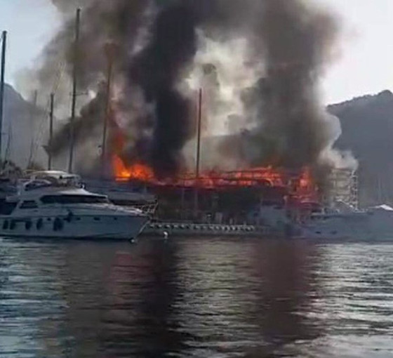 Marmaris'te tur teknesinde çıkan yangının nedeni belli oldu: İki gözaltı