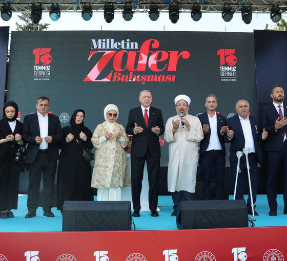 Erdoğan: 15 Temmuz'a tiyatro diyenleri kıyamete kadar affetmeyeceğiz
