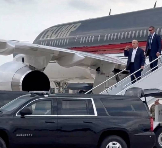 'Başımı sağa çevirmeseydim şimdi ölüydüm' diyen Trump, parti kurultayında ulusu birleştirici konuşma yapacağını söyledi