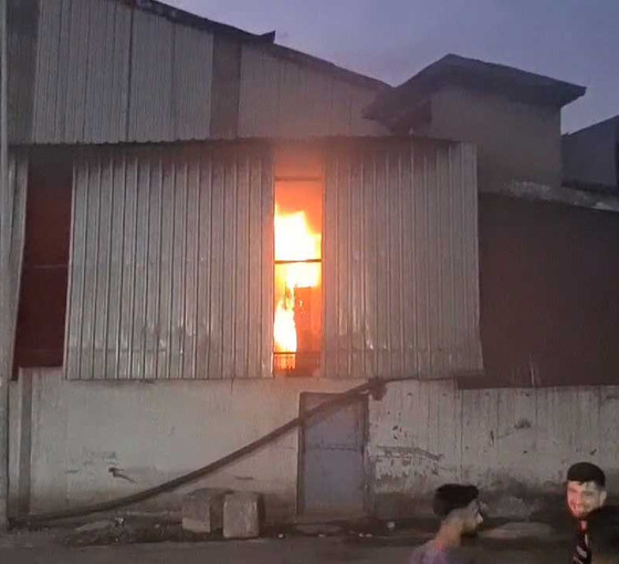 Payas’ta trafo patlaması sonucu fabrika yandı: Altı kişi yaralandı