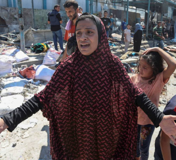 İsrail saldırıları yine yerlerinden edilenlerin sığındığı çadırları ve okulları vurdu, onlarca Filistinli öldürüldü