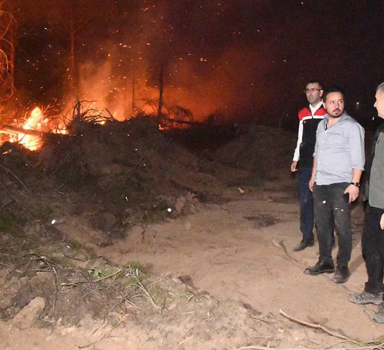 Uşak’ta iki ayrı yerde orman yangını: 11 ev tahliye edildi