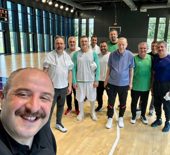 Varank paylaştı: Erdoğan basketbol oynadı