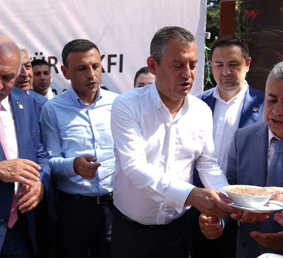 Özel'den Cemevi ziyareti: Hep birlikte mücadele etmeye devam edeceğiz