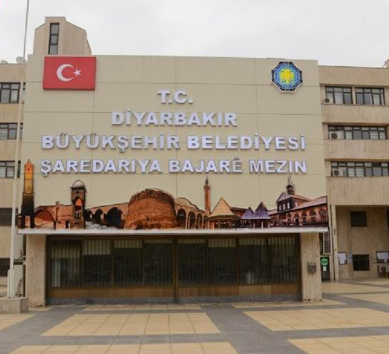 Kayyım icraatı: AKP'lilerin çocukları özel kalem olarak işe alınıp memur yapılmış