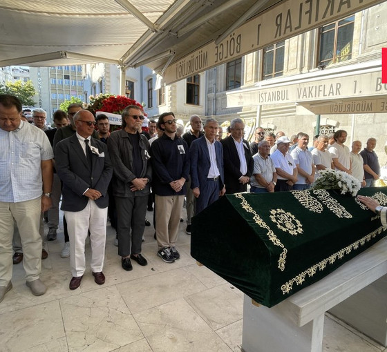 Ferit Edgü son yolculuğuna uğurlandı: '50 kuşağının bir ayağı kırıldı