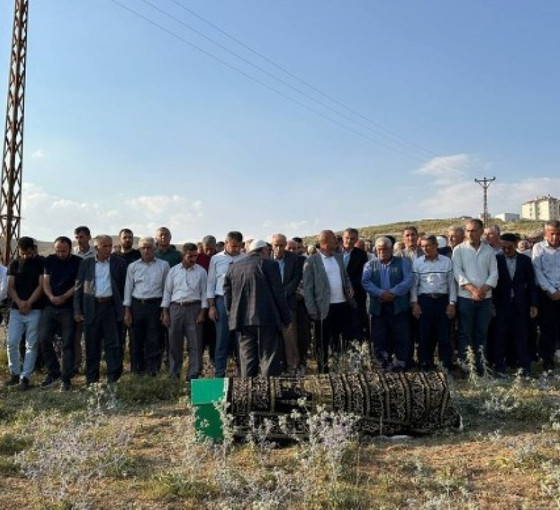 Yüksekova'da cisim patlaması sonucu ölen çoban defnedildi