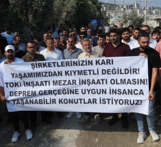 Samandağ’da 'çürük' TOKİ konutlarına isyan
