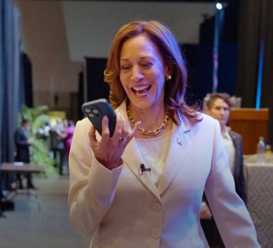 Obama çiftinin Kamala Harris'i sevindirdiği telefon görüşmesi gösterimde