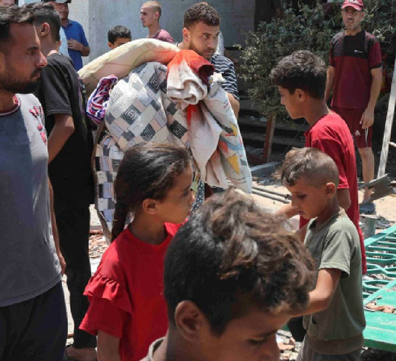 Gazze Şeridi'nde yeni tahliye emri veren İsrail ordusu, yine yerinden edilenlerin sığındığı bir okulu vurdu