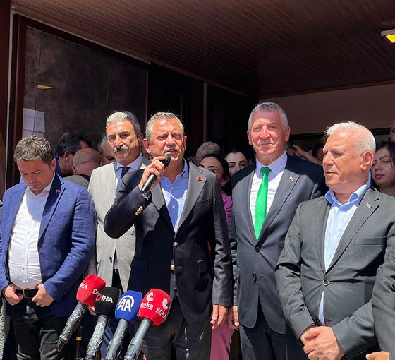Özgür Özel: Üç firmanın anketinde farkı açarak birinci parti olma özelliğimizi koruyoruz