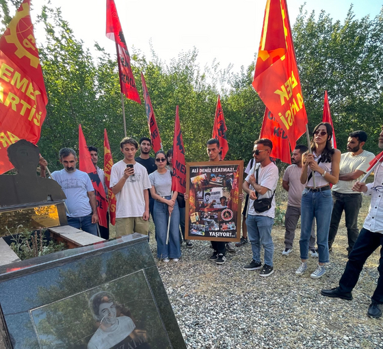 10 Ekim Katliamında ölen Ali Deniz Uzatmaz anıldı: 'Gözlerindeki ışık mücadelemizi aydınlatıyor'