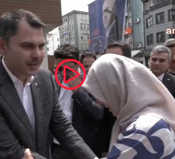 Murat Kurum, zam farkının ne zaman yatırılacağını soran kadına yardım kartı uzattı
