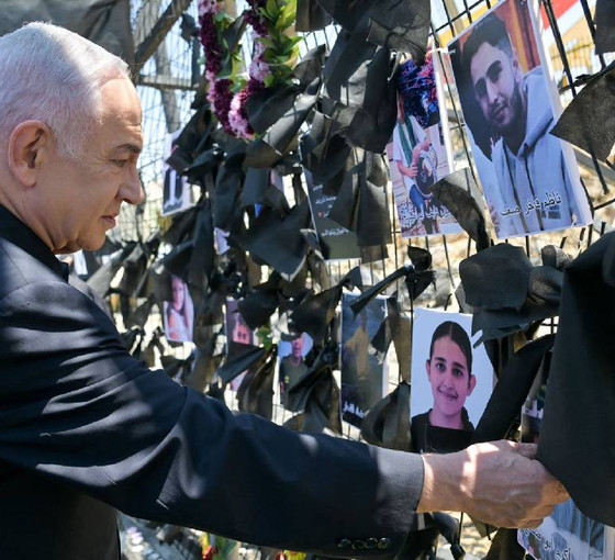 Golan'da Dürzi köyünü ziyaret edip Hizbullah'a çok sert yanıt sözü veren Netanyahu, 'Defol, katil' sloganlarıyla protesto edildi