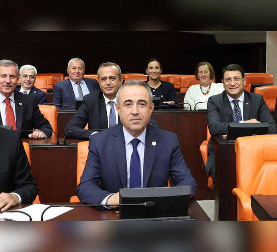 Merkez sağda yeni grup kuruluyor: 'Bir olmalıyız, iri olmalıyız, diri olmalıyız'