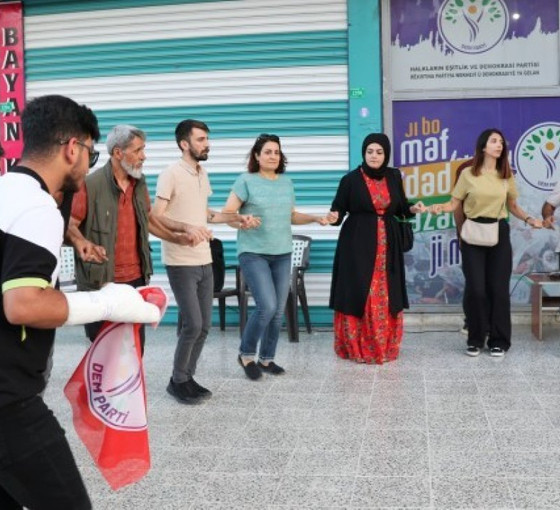 Birçok kentten ‘saldırılara karşı özgürlük halayına durun’ çağrısı