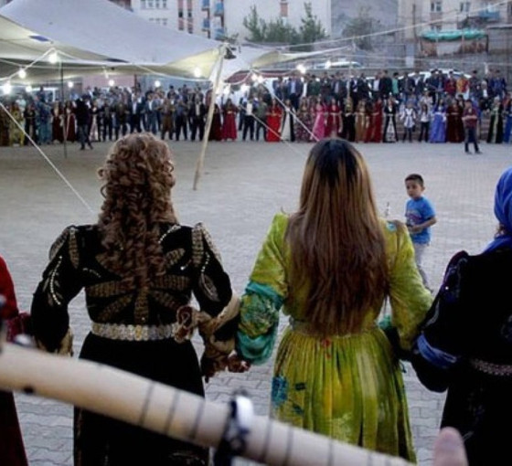 Düğün müzisyenleri 'örgüt propangandası' yaptıkları iddiasıyla tutuklandı