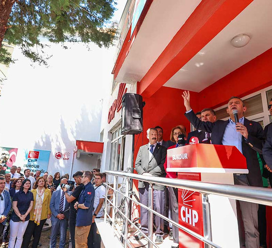 Özgür Özel emeklilere seslendi: Seçim sandığında aylık beş çeyrek altını kaybettiniz