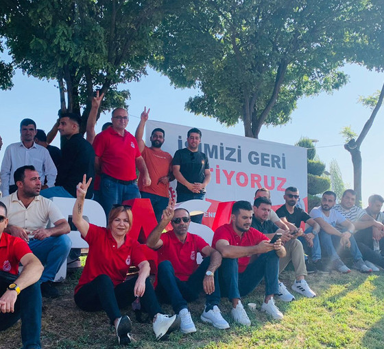 İzmir Kemalpaşa’da başkan tatilde, işçiler direnişte