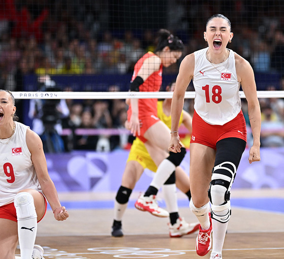 Kadın Voleybol Milli Takımı olimpiyatlarda ilk kez yarı finalde: Çin'i 3-2 yendiler
