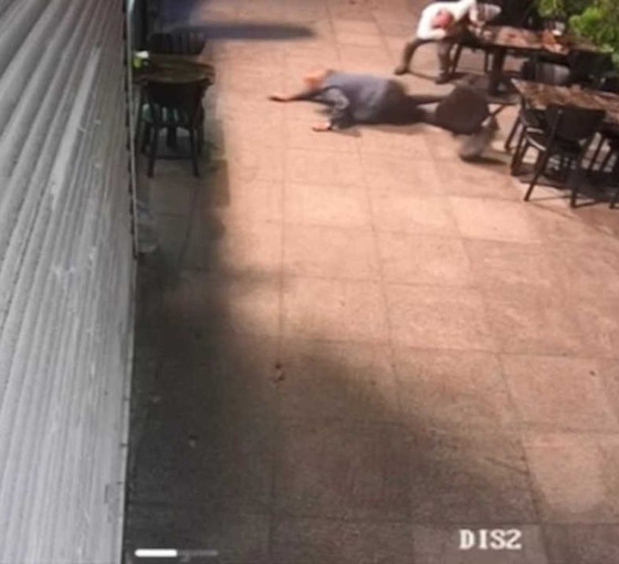 'Çekilin' diye bağırıp, işyerine kurşun yağdırdılar