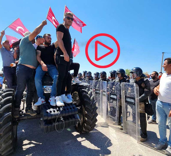 Bandırma'da çiftçiler yolu kapattı