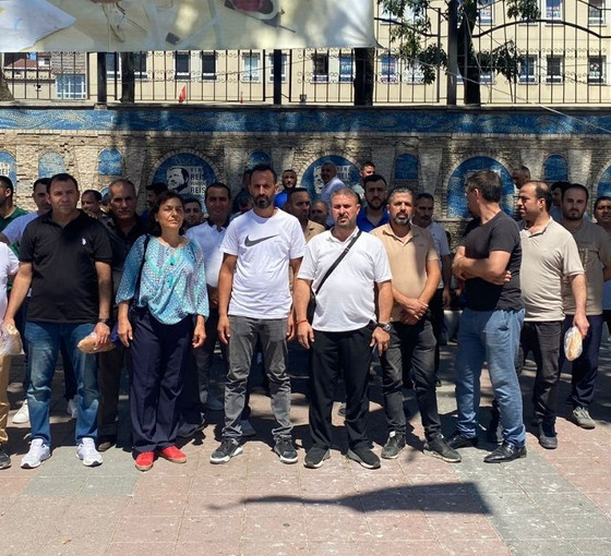 Sultangazi’de pazarcılar AKP'li belediyeyi protesto etti
