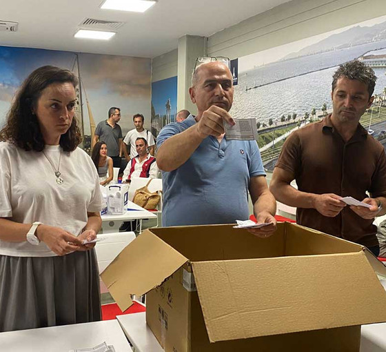 İzmir Büyükşehir'de memurlar 250 liralık zammı redddetti: Eylemler devam edecek