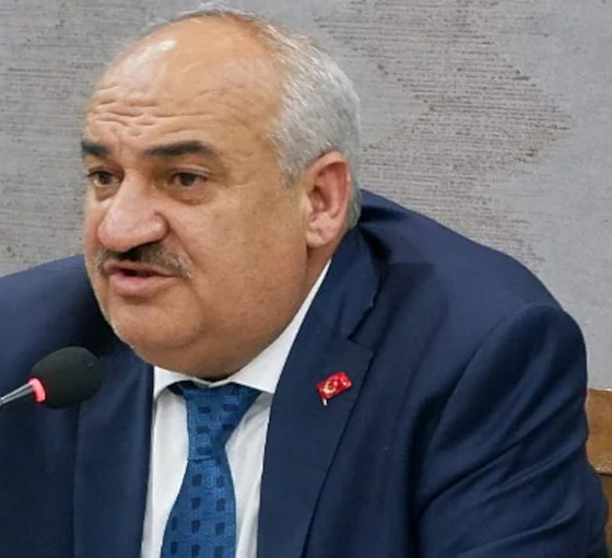 Yeniden Refah Partili Aziziye Belediye Başkanı Emrullah Akpunar partisinden istifa etti