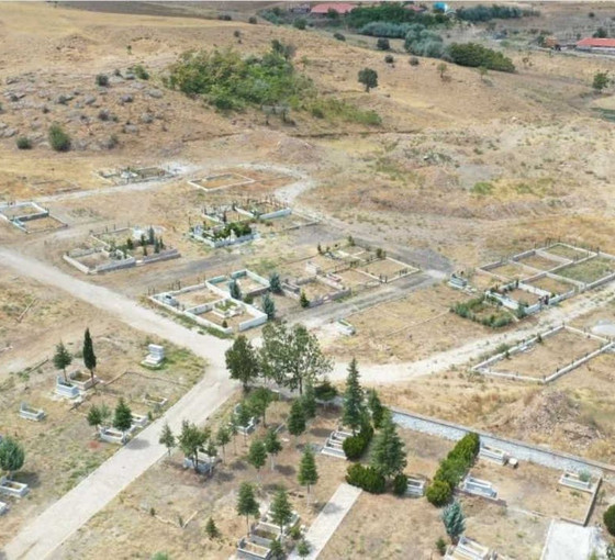 MHP'li belediye borçları ödemeyince mezarlıklara 26 icra takibi başlatılmış