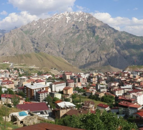 Ekonomik kriz ve yasaklar Hakkari esnafını vurdu: 7 ayda 130 işyeri kapandı