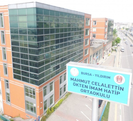 İmam Hatip müdüründen tepki çeken sözler: 'Şort giyen öğrenciye de başını örtmeyen öğrenciye de karşıyız'