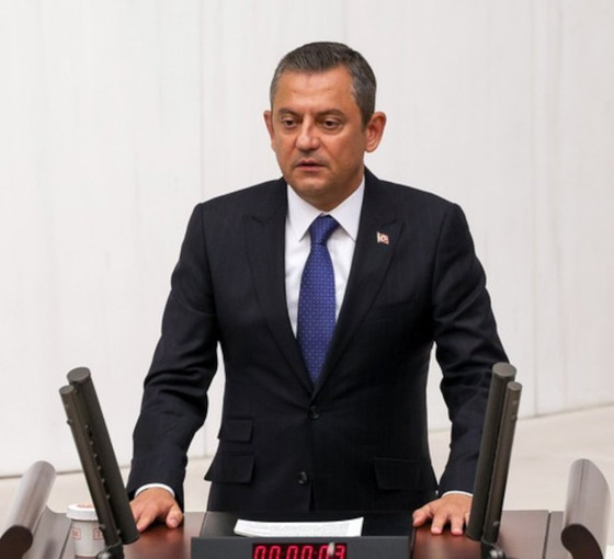Ayağı kırılan Özgür Özel, Can Atalay oturumuna katılacak