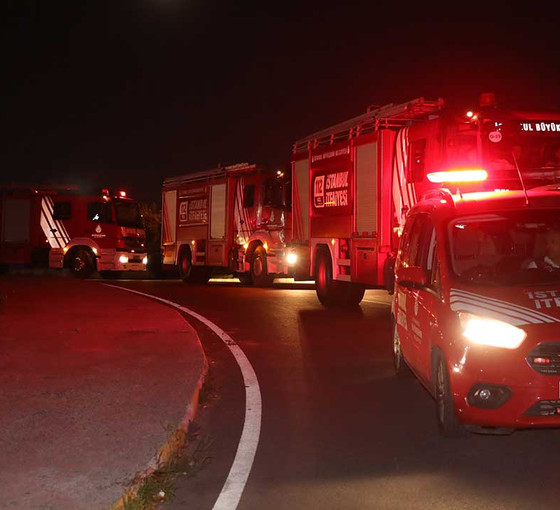 İstanbul ve Ankara Büyükşehir Belediyesi itfaiyeleri İzmir'deki yangına müdahale için yolda