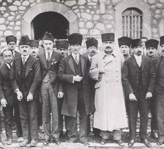 Revizyon ile Yeni Anayasa arasında Mustafa Kemal imzalı anayasa taslağı