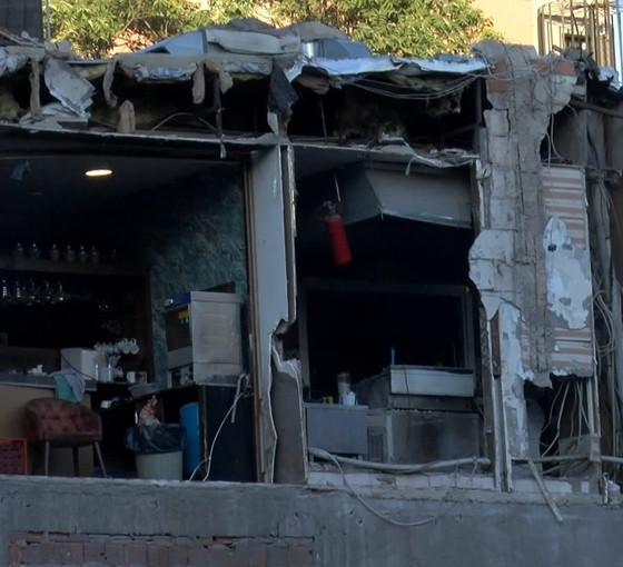 Yıkım sırasında ortaya çıktı: Bitişikteki binanın duvarı yokmuş