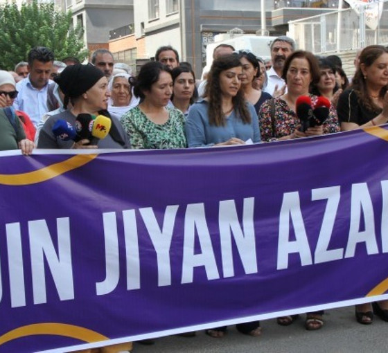 Diyarbakır'da kadınlar Koçyiğit'e saldırıyı protesto etti: 'Buradayız, sesimizi kısamayacaklar'