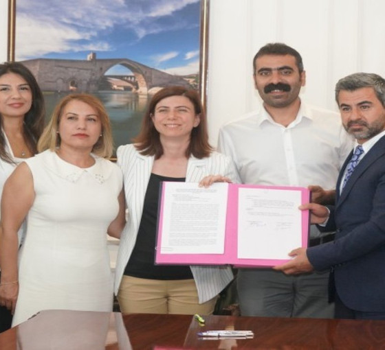 Diyarbakır Büyükşehir Belediyesi'nden şiddete maruz bırakılan kadınlara ücretsiz hukuki destek