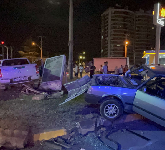 Kırmızı ışıkta geçti, bir kişiyi öldürdü, yaralıları bırakıp kaçtı