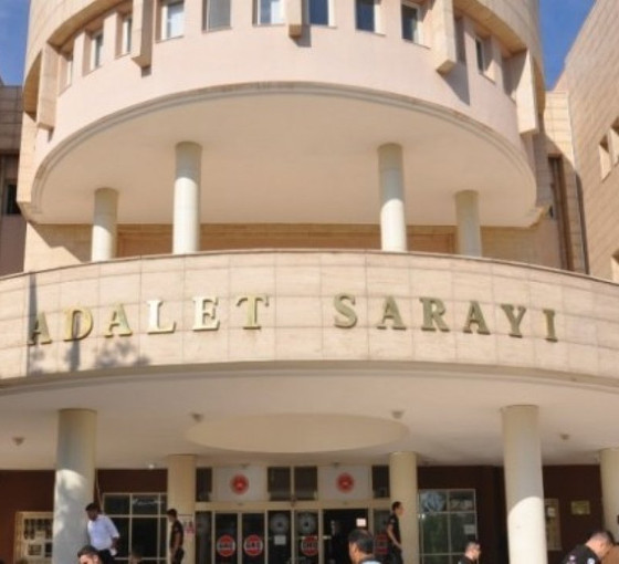 Ev baskınıyla gözaltına alındı, kına gecesinde örttüğü sarı, kırmızı, yeşil yazma suç sayıldı