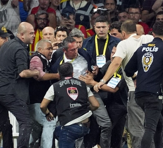 PFDK, Göztepe-Fenerbahçe maçının cezalarını açıkladı: Göztepe’ye iki maç saha kapatma cezası