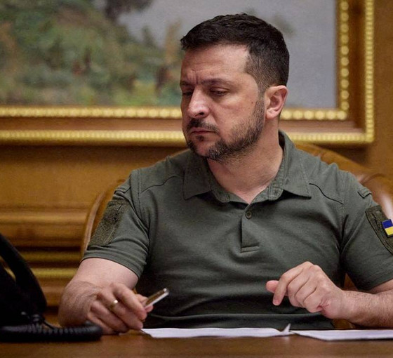 Zelenskiy'den Ukrayna Ortodoks Kilisesi'nin yasaklanması ve Kiev'in UCM üyesi olması yasalarına imza