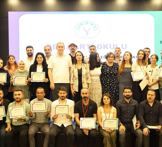 DEM Parti okulu ilk mezunlarını verdi: Tarihsel birikim sahaya yansıtılacak